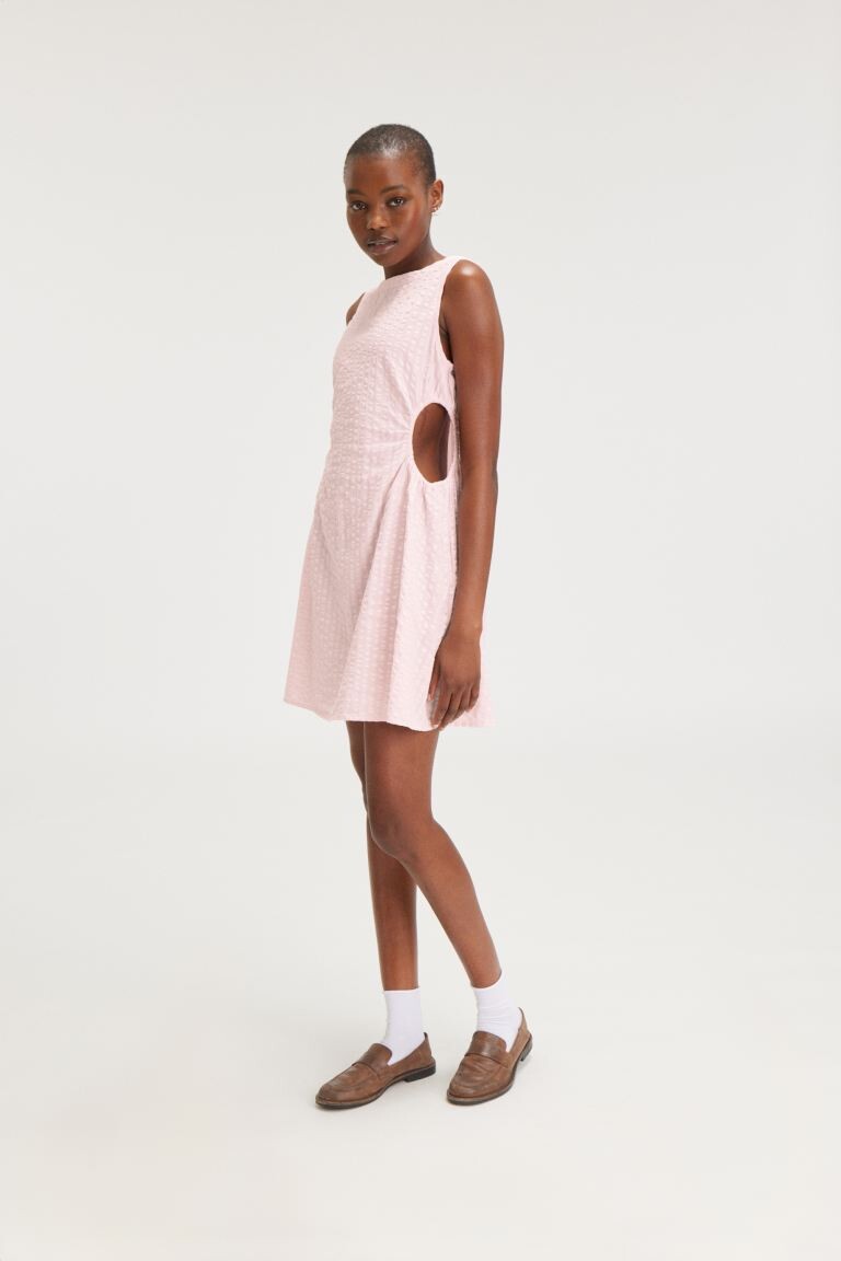 

Мини-Платье с вырезами Monki, розовый