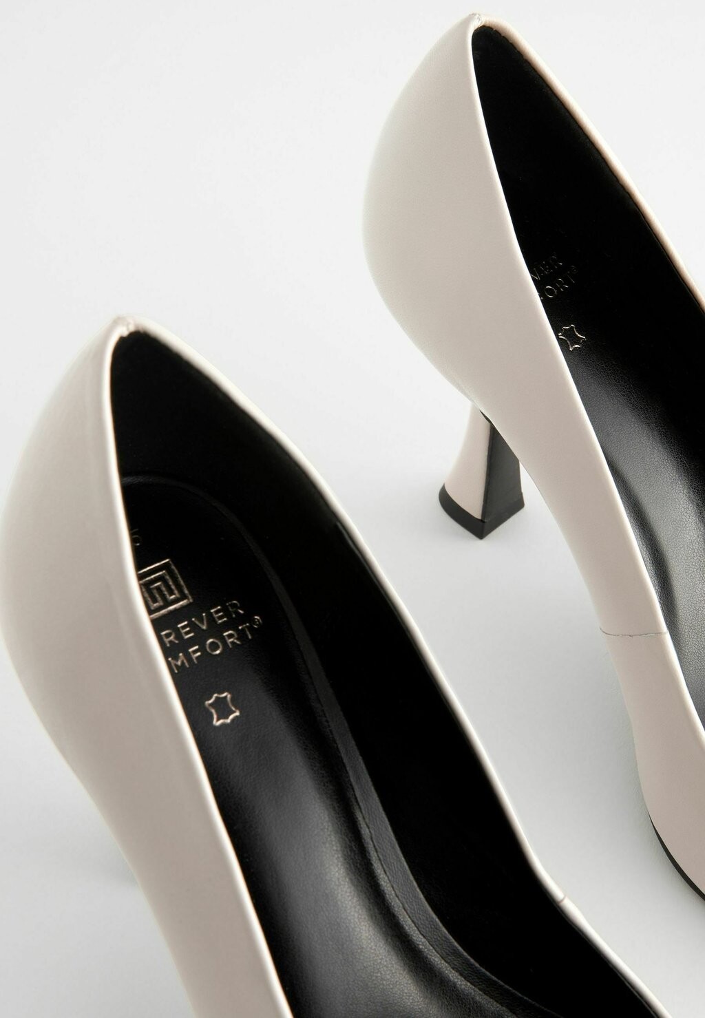 

Туфли FOREVER COMFORT CHISEL TOE HEEL COURT Next, белый деним