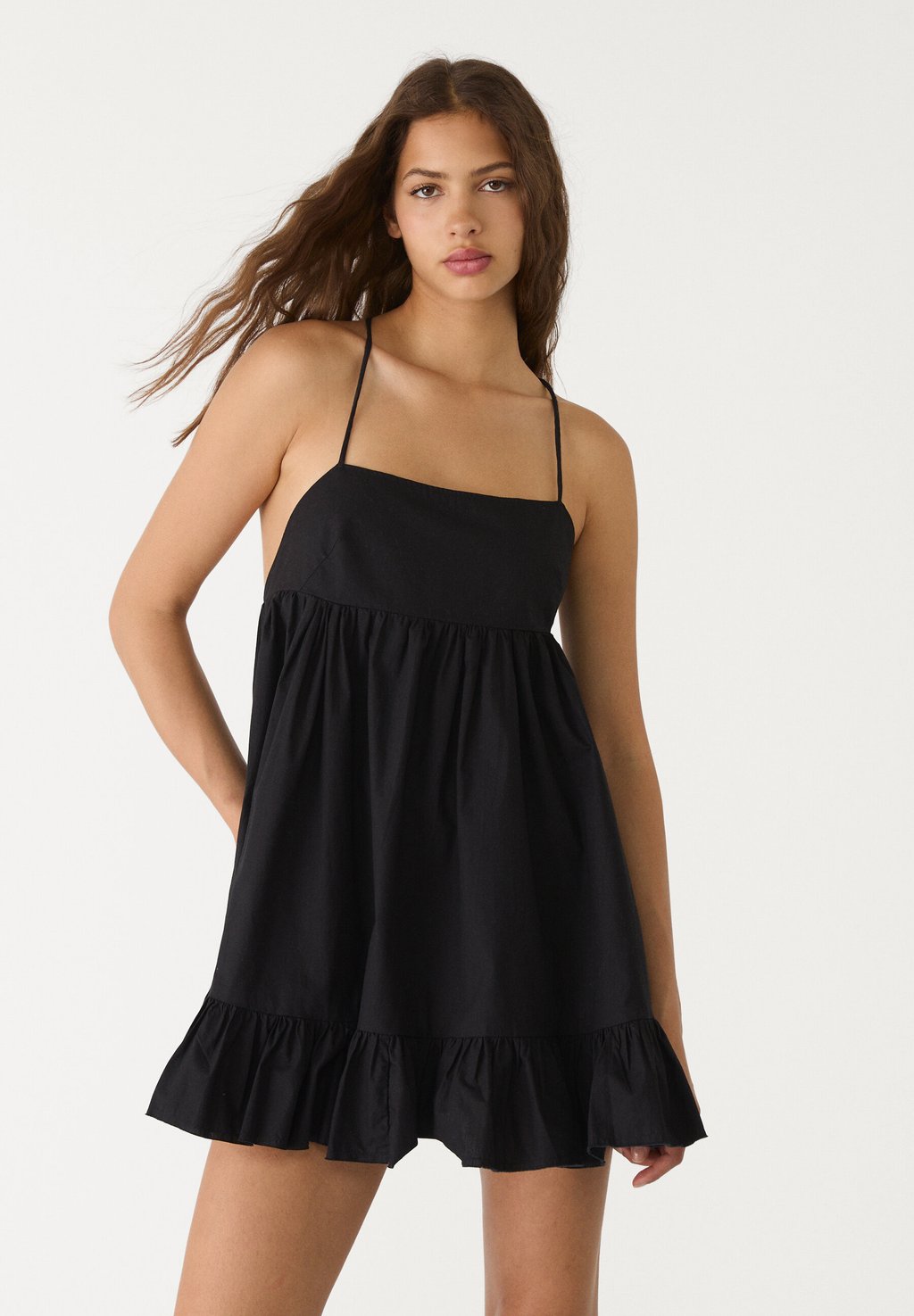 

Повседневное платье FLOWING Stradivarius, черный
