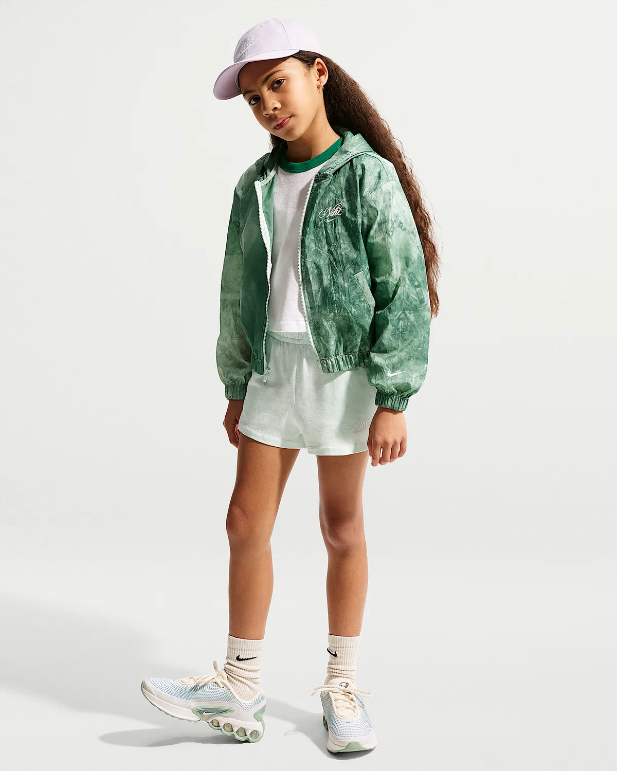 Детская ветровка Nike Sportswear Club, Barely Green/Soft Pearl — фото 4