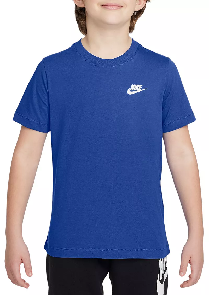 

Детская футболка Nike Sportswear с вышивкой Futura, цвет Game Royal