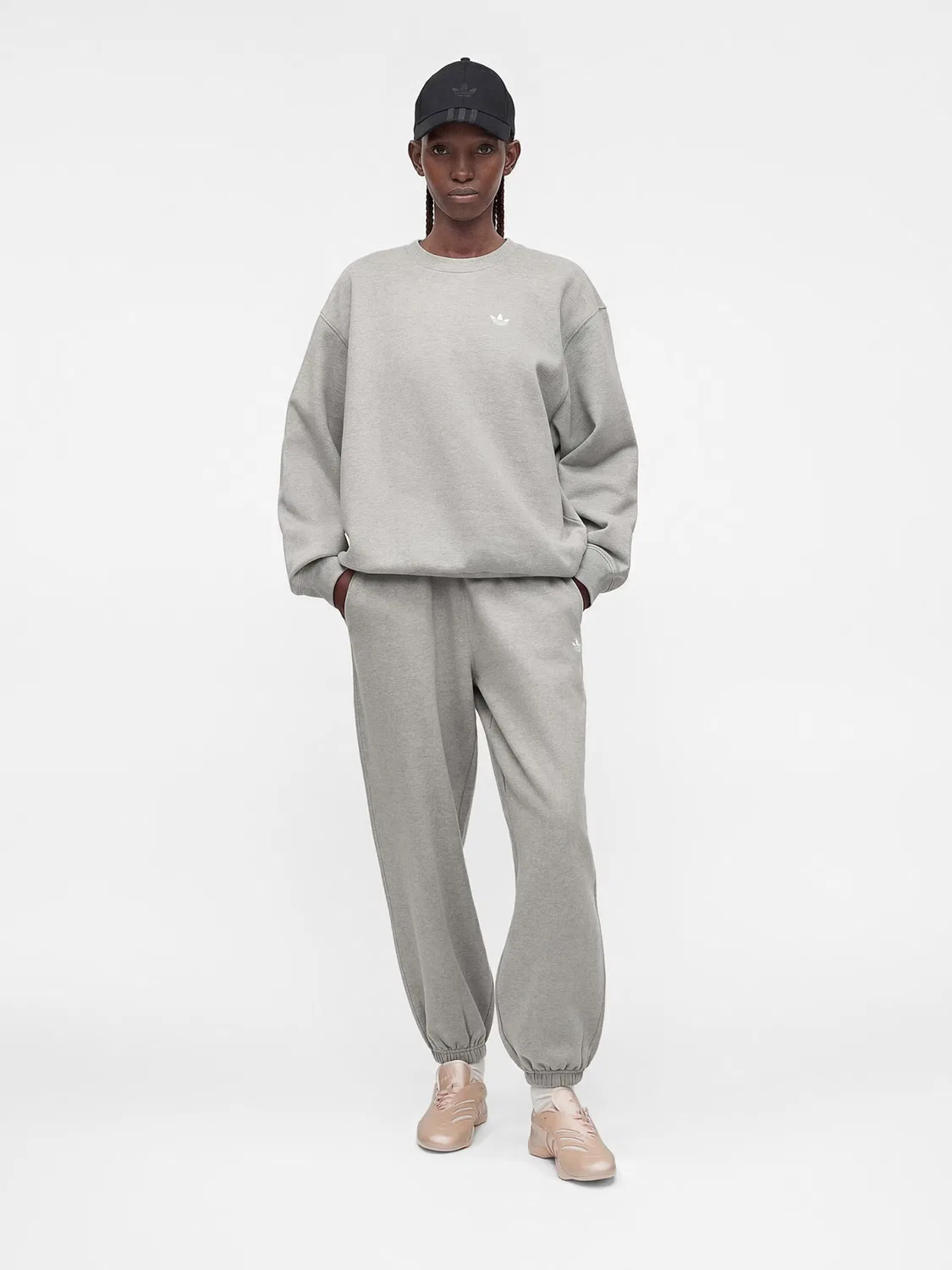 Зауженные брюки Adidas Originals Essentials светло-серого цвета — фото 3