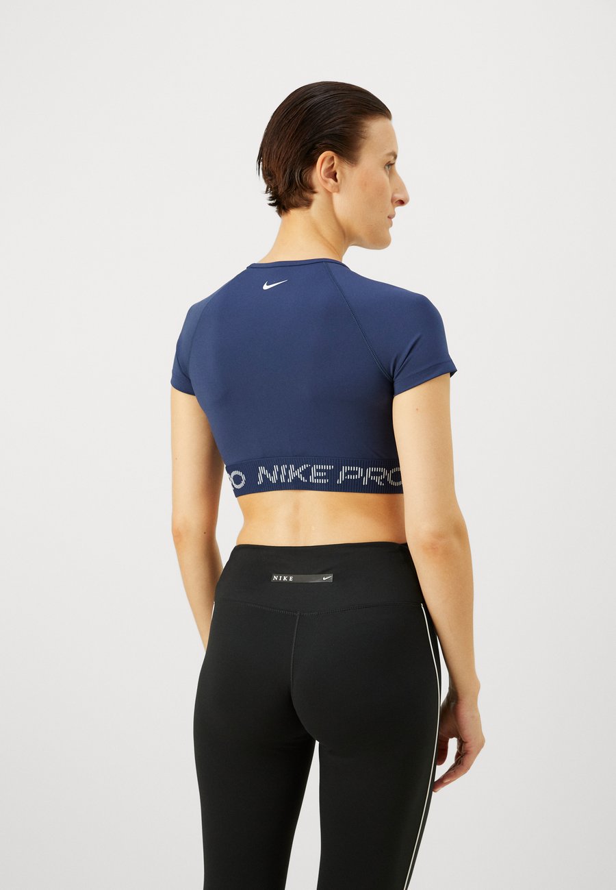 Футболка Nike Performance Sports T-shirt, Midnight Navy/Football Grey/White/Dark Blue — фото 4