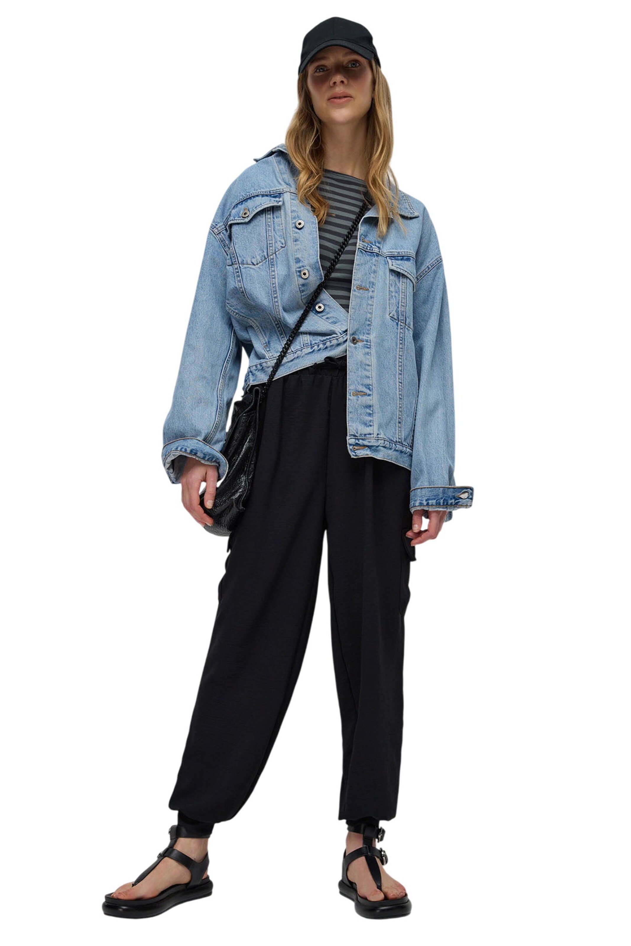 

No Matter What Брюки карго с зауженным низом в черном цвете