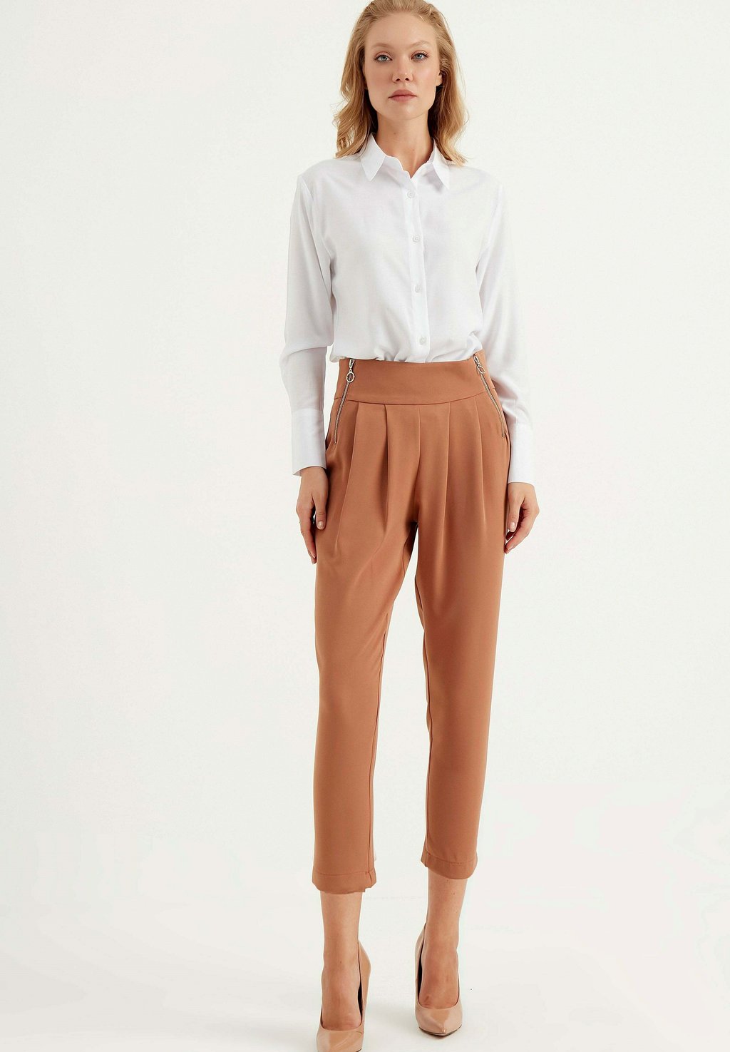

Брюки PLEATED SLIM Herita, коричневый