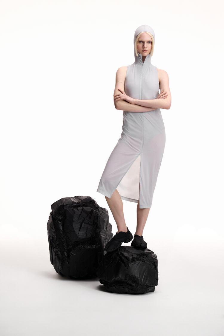 

Длинное платье Johanna parv с капюшоном Pull And Bear, серый