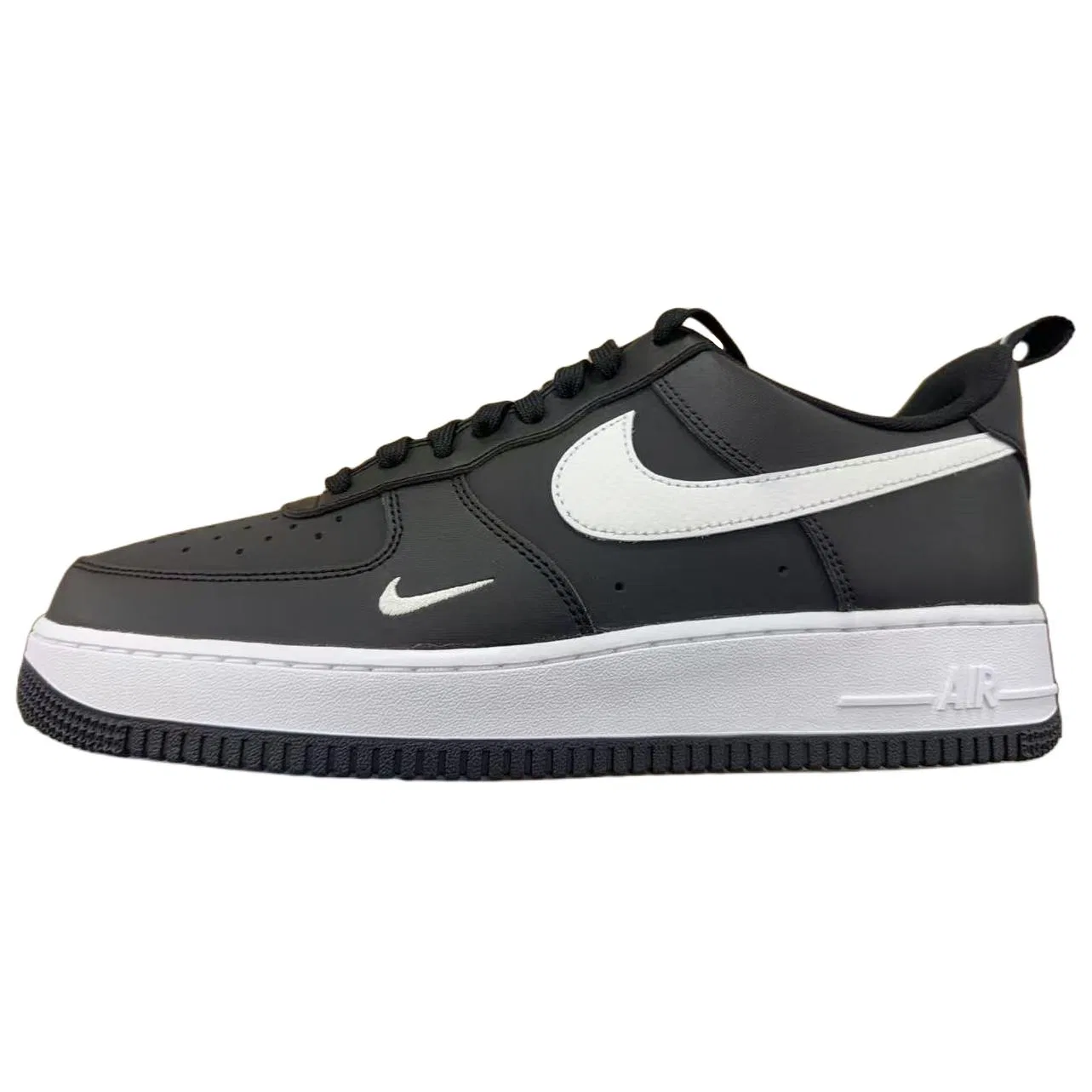 Кроссовки скейтбордические Nike Air Force 1 Black/White
