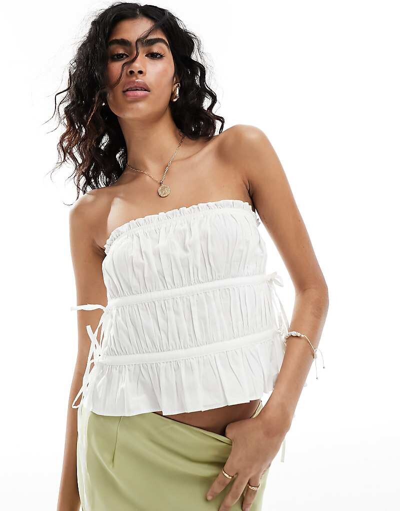

ASOS DESIGN – Белый топ-бандо с рюшами и завязками