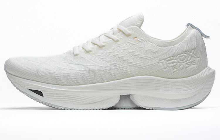 

Кроссовки женские Racing 160X5.0SE Low-top Sail White Xtep