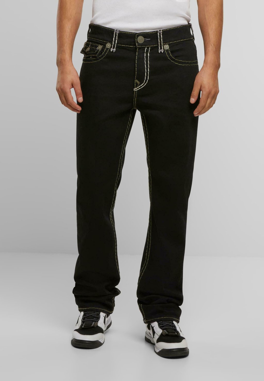 

Джинсы прямого кроя RICKY QUADRUPLE LOGO SUPER FLAP True Religion, черный