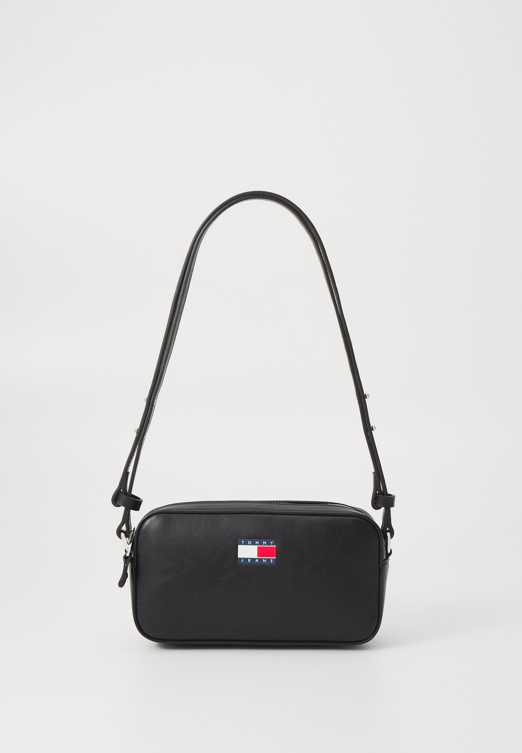 

Сумка MUST CONVERTIBLE CAMERA Tommy Jeans, черный