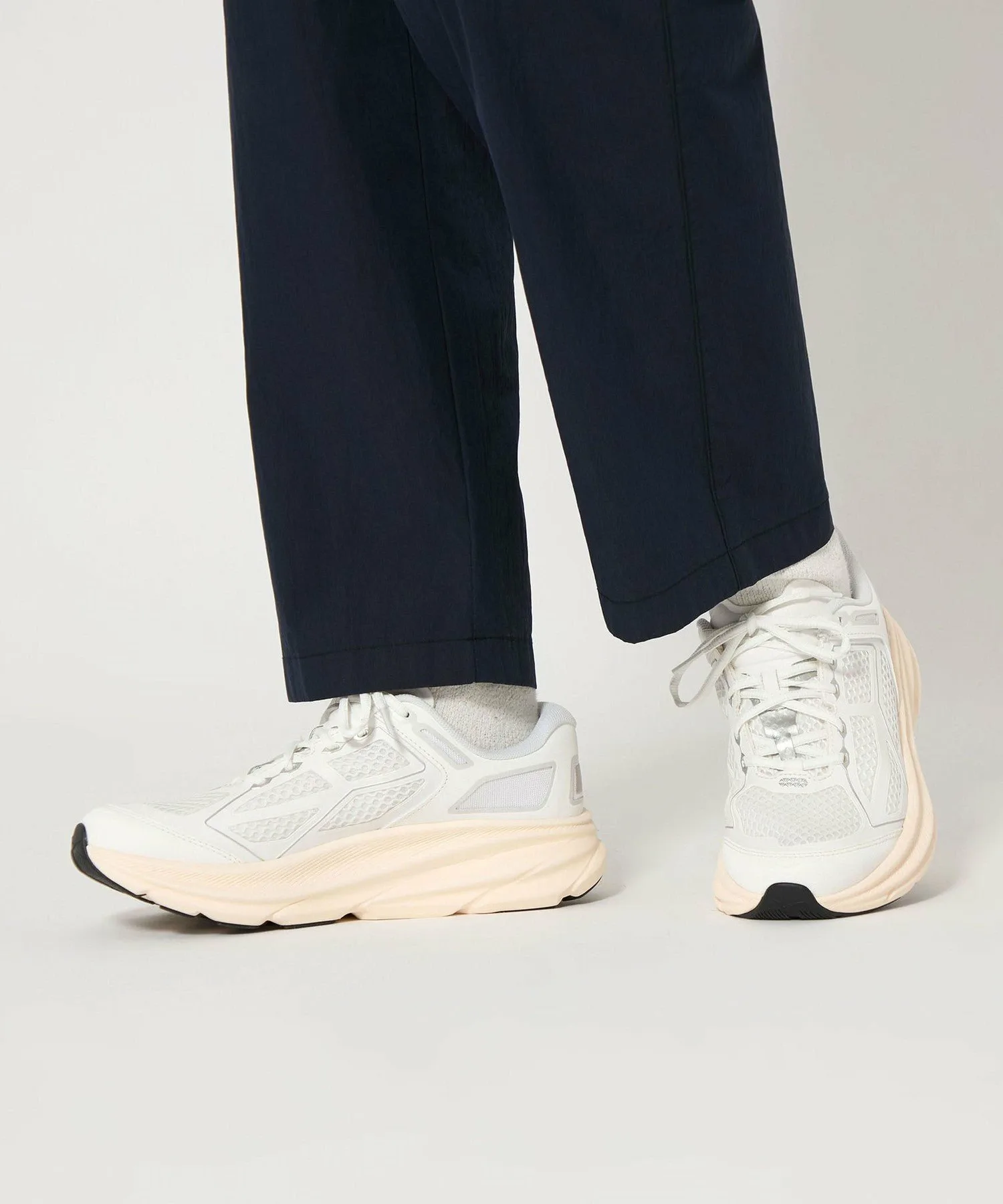 Кроссовки HOKA Clifton One 9 UNITED ARROWS green label relaxing, LT.GRAY — фото 2