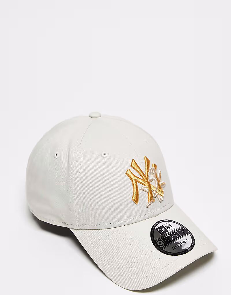 

Кепка New Era NY Yankees 9forty с цветочным принтом бежевого цвета
