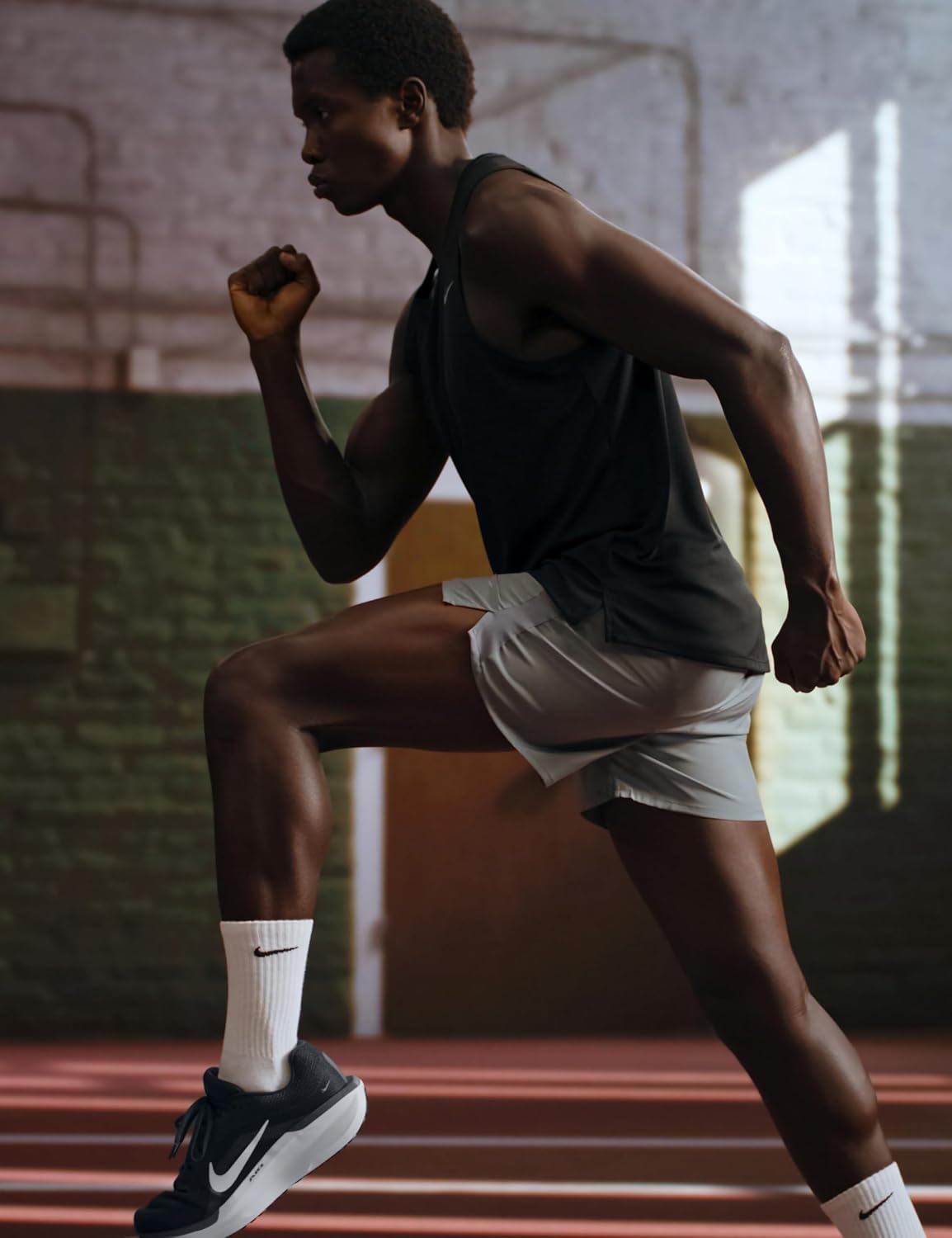 Мужские кроссовки для бега по шоссе Nike Winflo 11, белый/черный/серый — фото 2