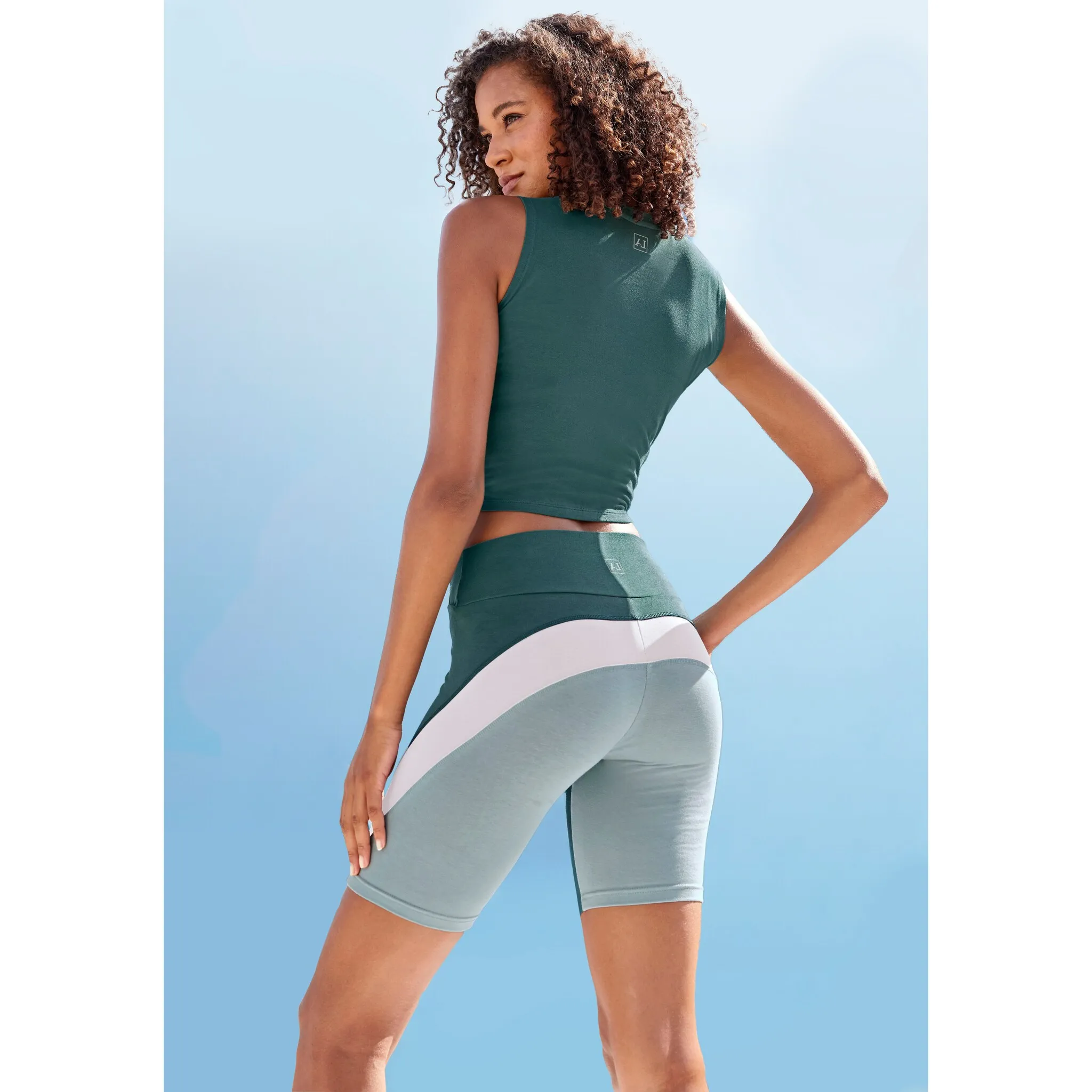 

LASCANA ACTIVE рубашка с круглым вырезом, зеленый