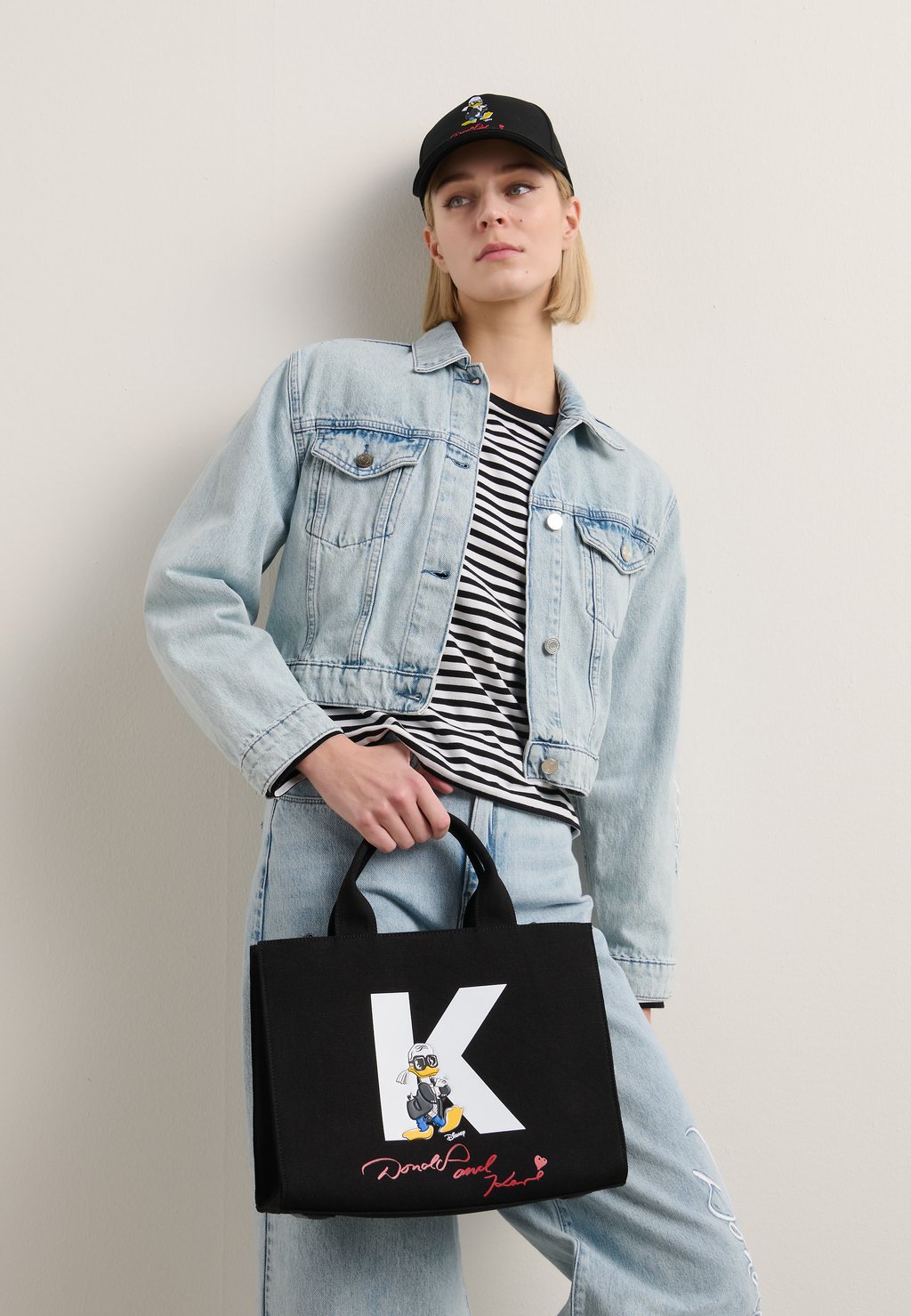 

Сумка DISNEY MEDIUM KARL LAGERFELD, черный