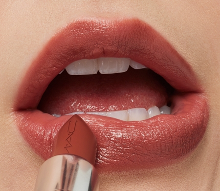 Бархатная помада для идеального вида MAC Cosmetics MACximal Sleek Satin Lipstick Mini, CREME IN YOUR COFFEE 1,5 g — фото 3