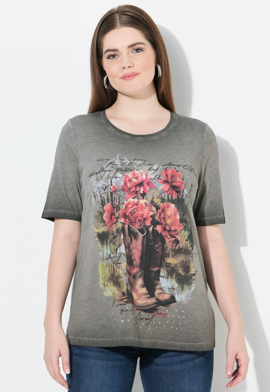 

Футболка Ulla Popken RUSTIC SHORT SLEEVE GRAPHIC TEE, Black/Grey, Черный, Футболка Ulla Popken RUSTIC SHORT SLEEVE GRAPHIC TEE, Black/Grey