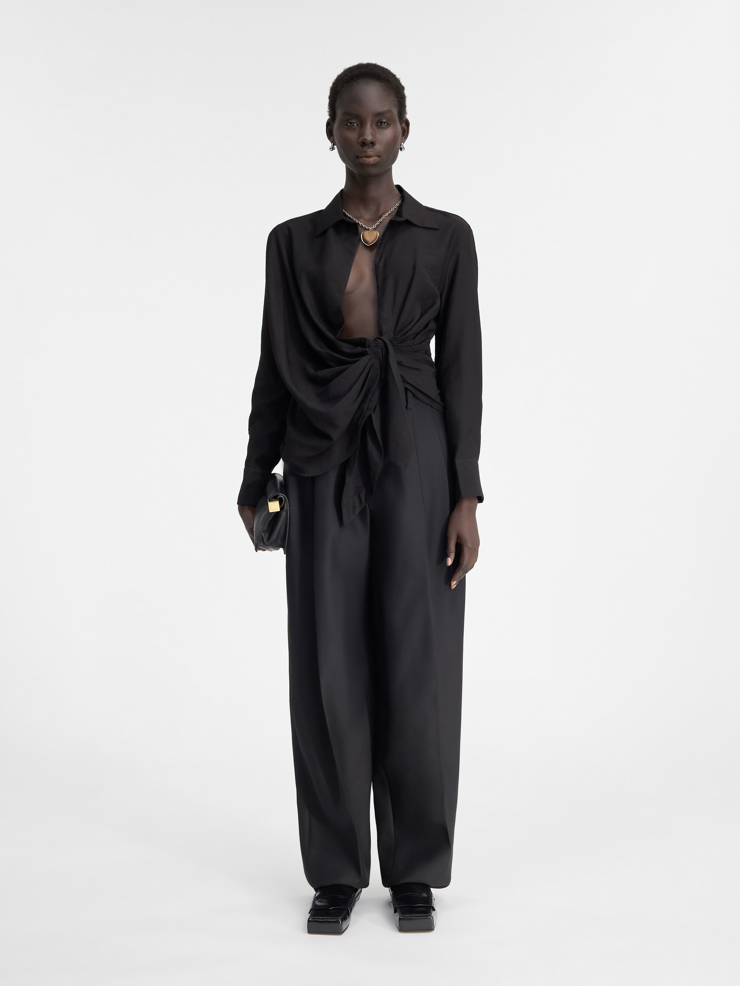

Рубашка с завязывающимся поясом JACQUEMUS The Bahia shirt, черный