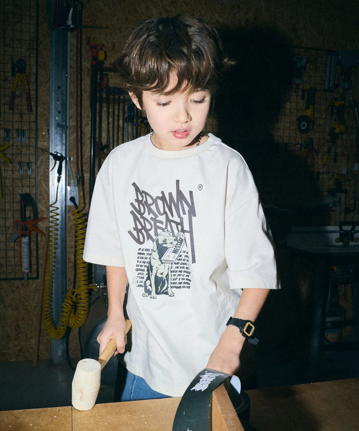 Детская кремовая футболка Kids Delivery Tag Tee от Brownbreath Kids