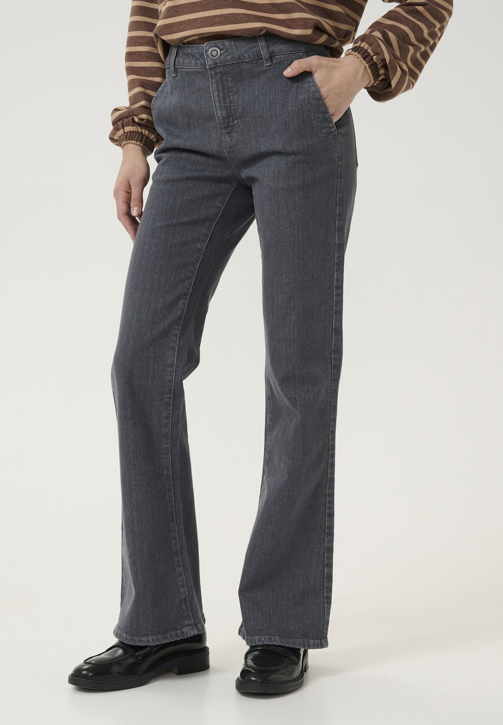 

Расклешенные джинсы CUFLARA AMI FLARE ANNIE FIT Culture, серый