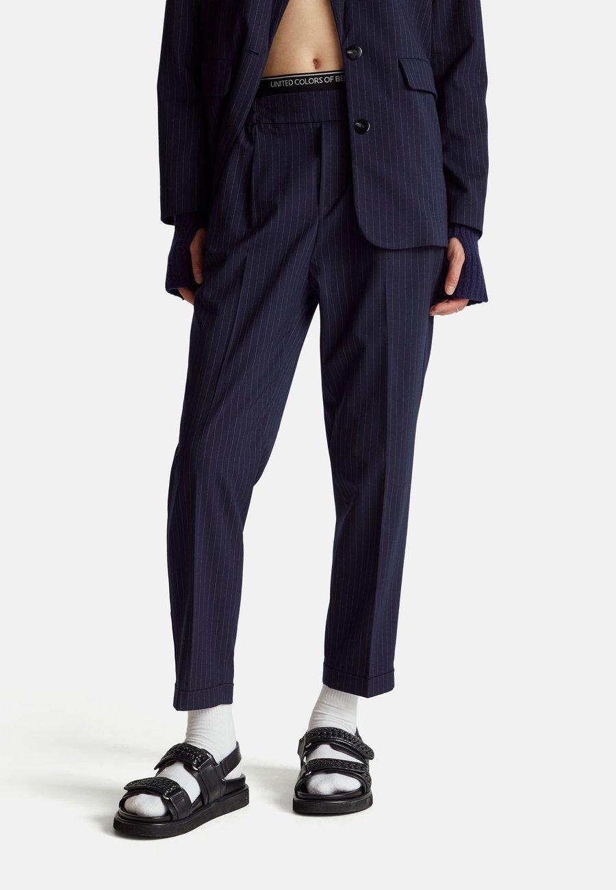 

Брюки United Colors of Benetton PINSTRIPE , Multicolor/Blue