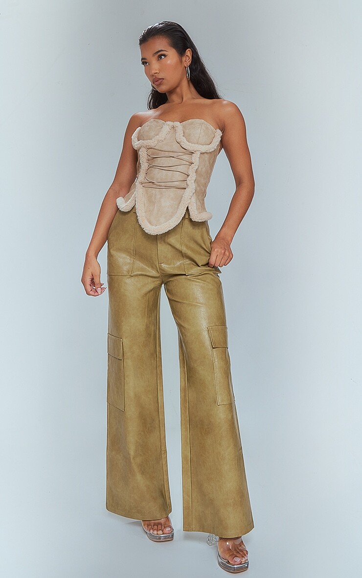 

PrettyLittleThing Оливковые широкие брюки карго из искусственной кожи с карманами, Зеленый, PrettyLittleThing Оливковые широкие брюки карго из искусственной кожи с карманами