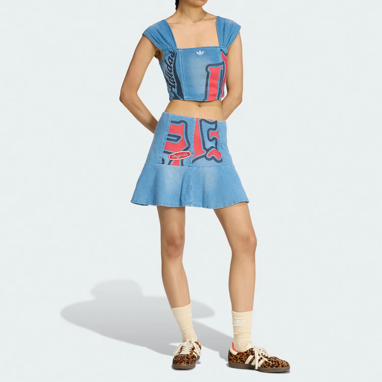 Женская короткая юбка FW25 GFX деним Adidas Originals, светло-голубой — фото 3