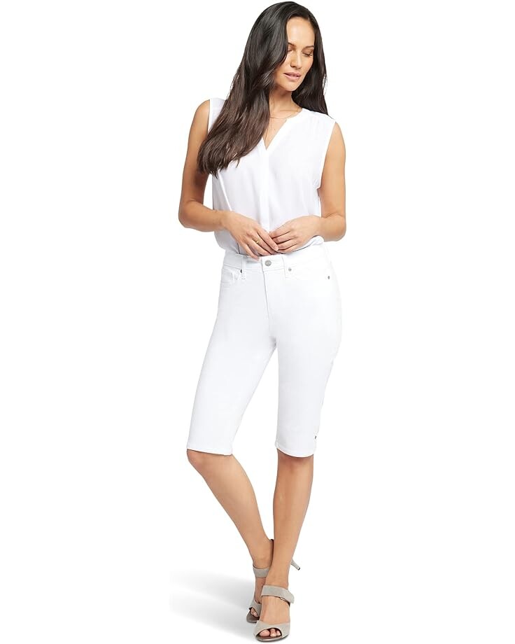 

Шорты NYDJ Petite Bike Capris Riveted Sideseam Slits in Optic White, цвет Optic White