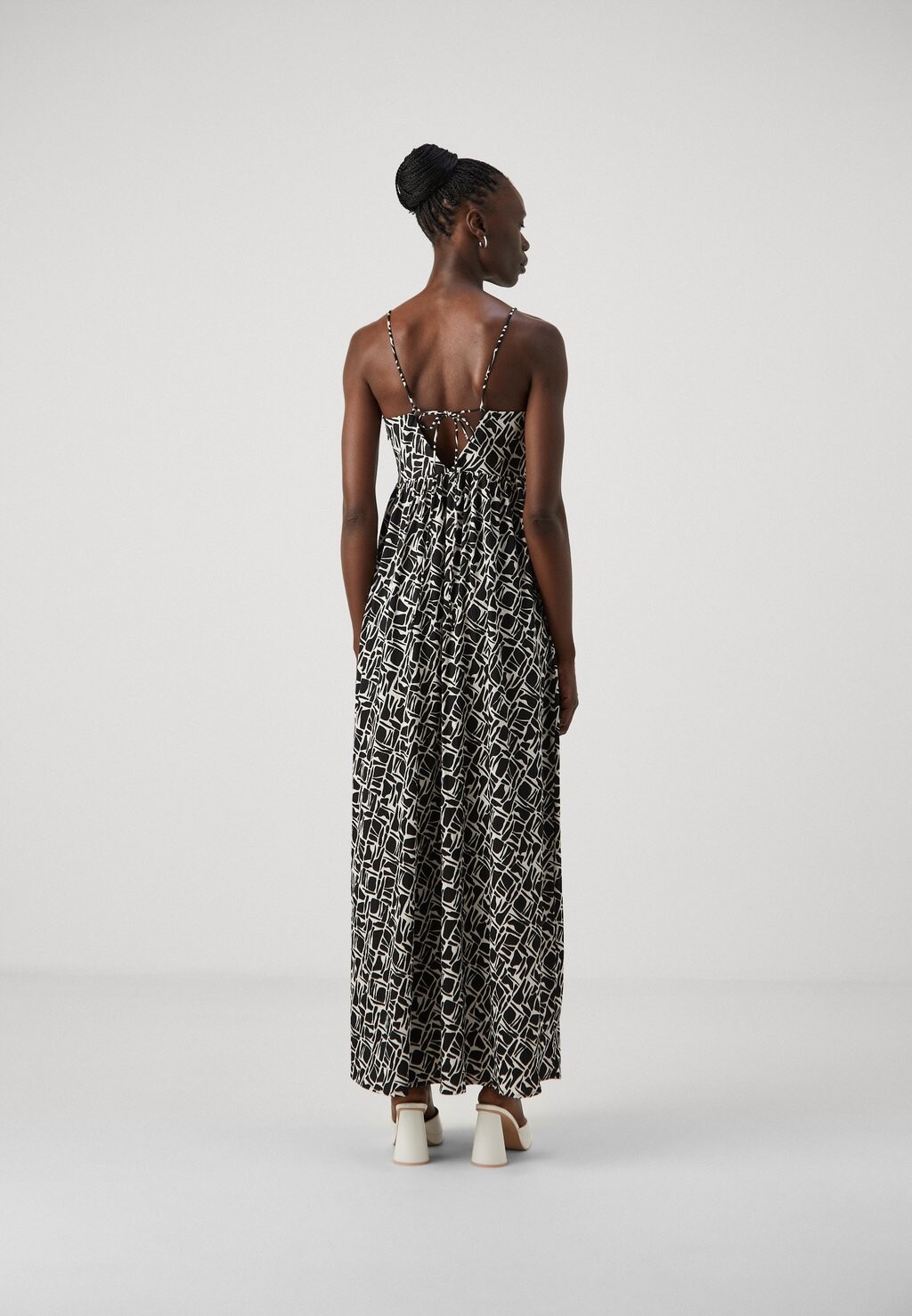 

Длинное платье Vmpage Singlet V Neck Dress Vero Moda, черный