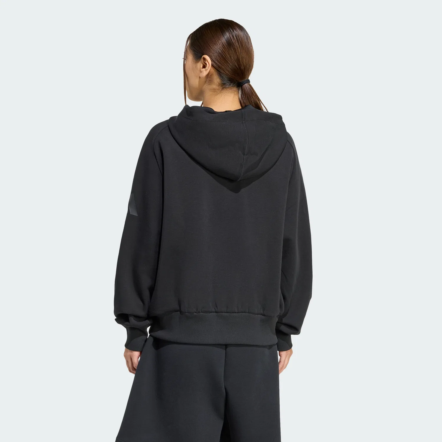 Женская мягкая худи на молнии Soft Luxe чёрного цвета от Adidas — фото 2