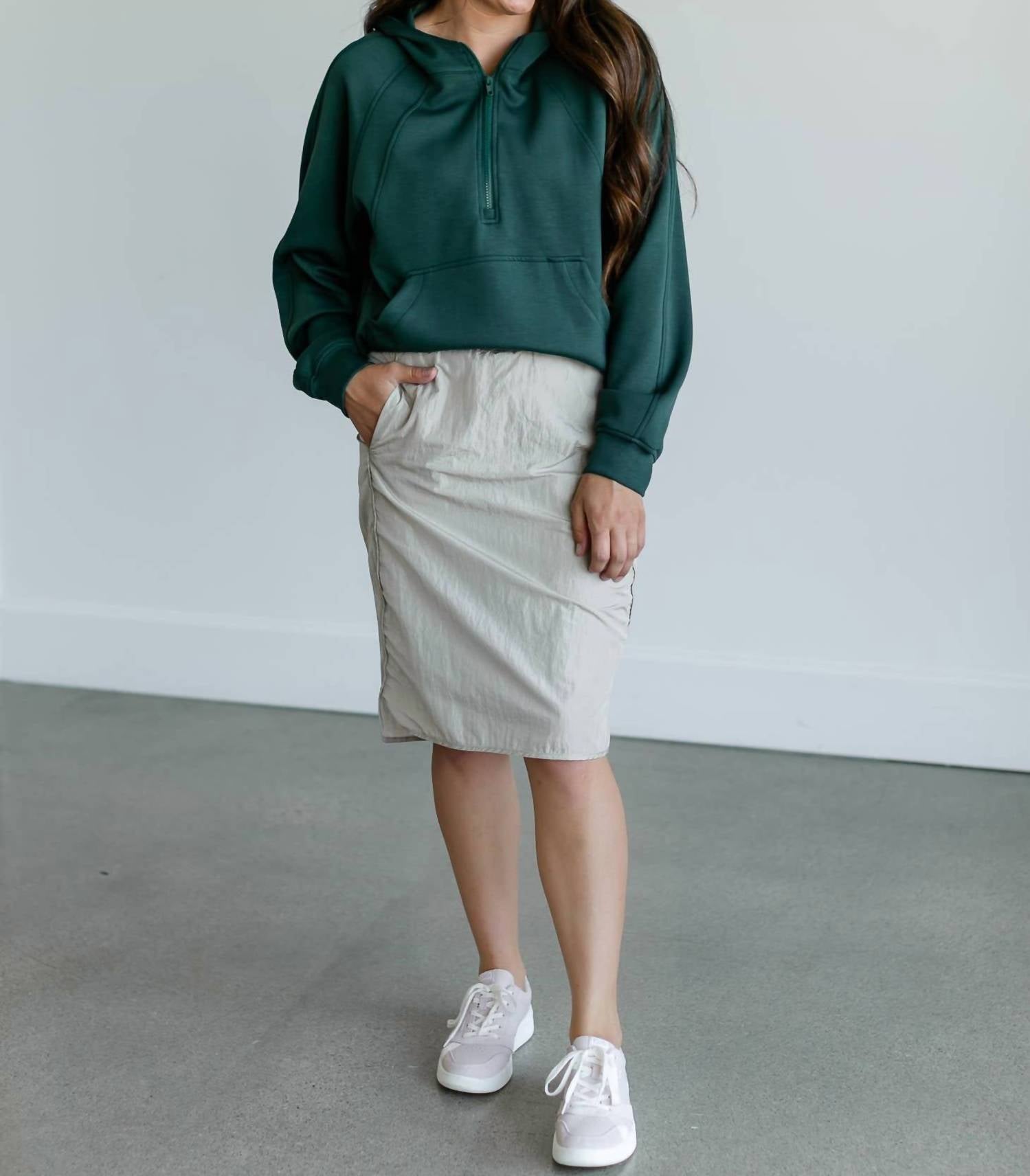 

Ветровка юбка миди с высокой посадкой в ​​цвете Taupe Inherit Clothing Company, серо-коричневый