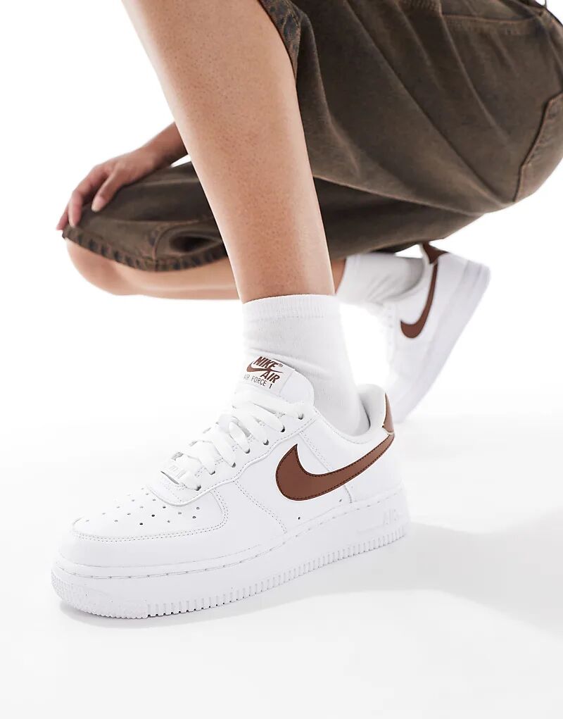 Кроссовки Nike Air Force 1 '07 NN белого и коричневого цветов — фото 3