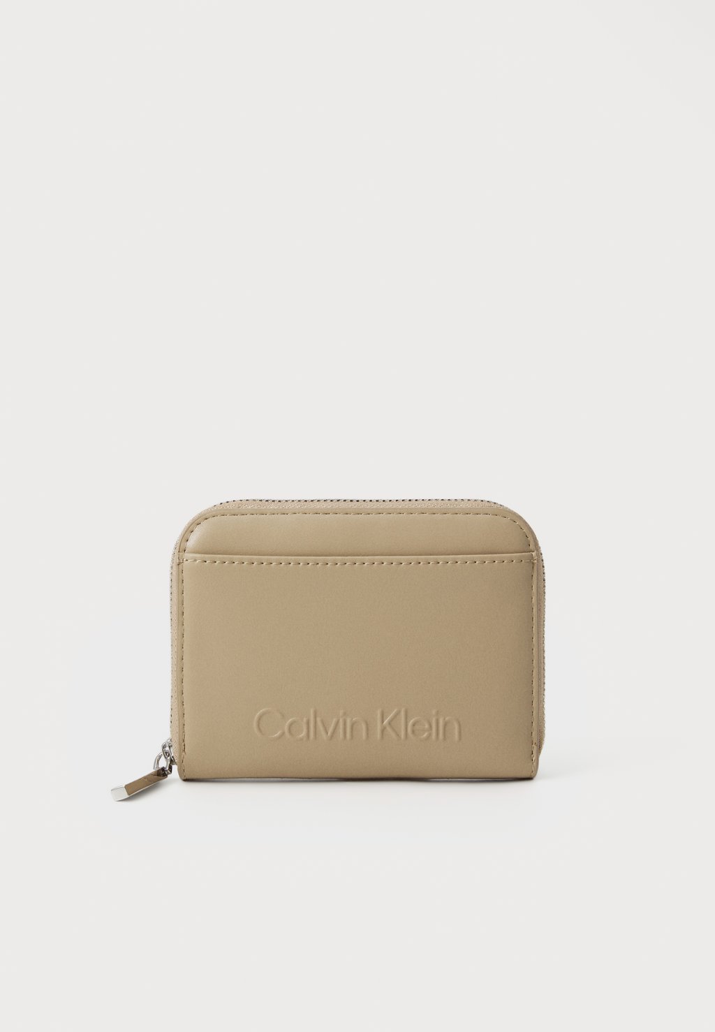 

Кошелек EMBOSSED LOGO MEDIUM ZIP AROUND Calvin Klein, песочный