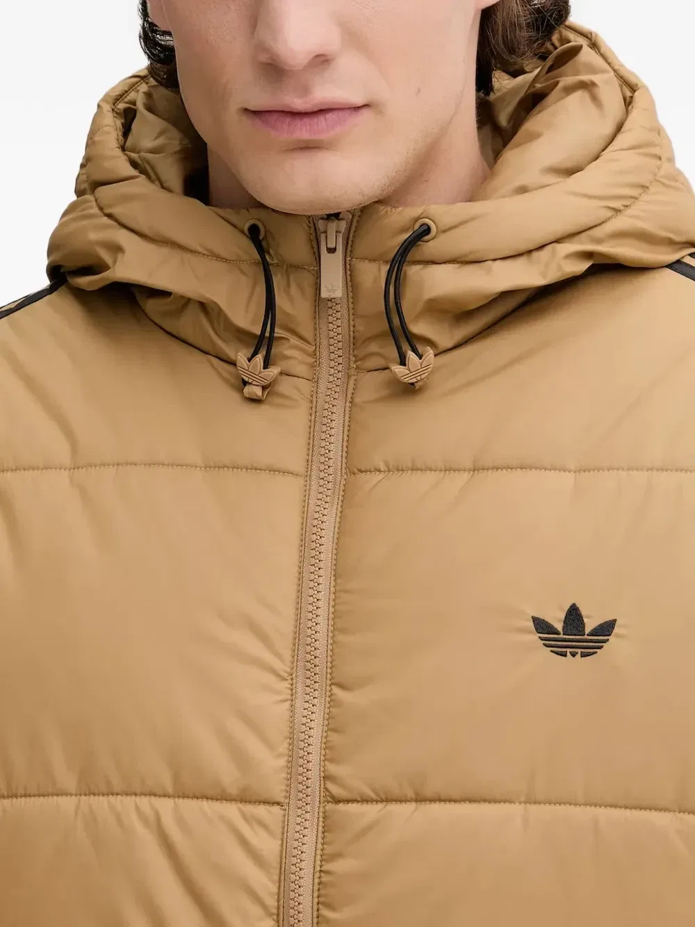 Пуховик с логотипом adidas, бежевый — фото 4