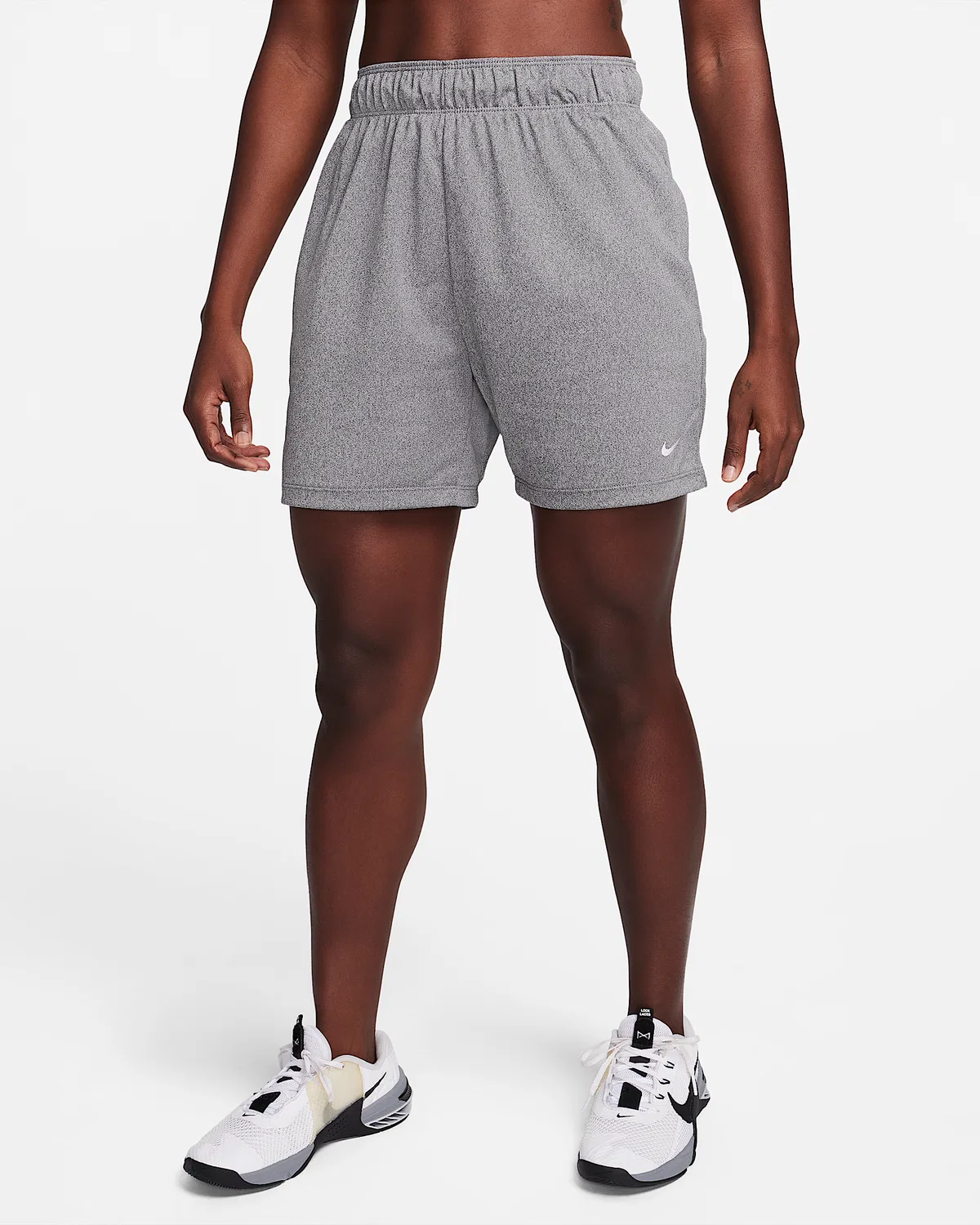 Женские шорты Nike Attack Dri-FIT для фитнеса, средней посадки, 5", без подкладки, Iron Grey/Heather/Light Iron Ore