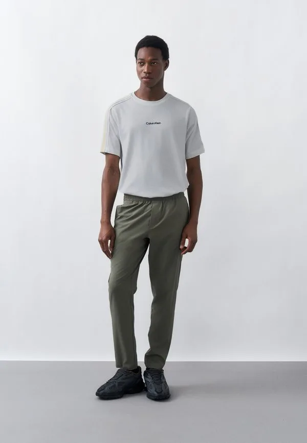 Футболка с принтом tape tee icon sport print tshirt Calvin Klein, Classic White — фото 2