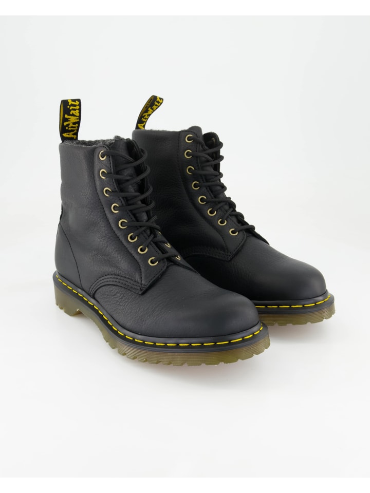 

Dr. Martens Зимние ботинки черного цвета
