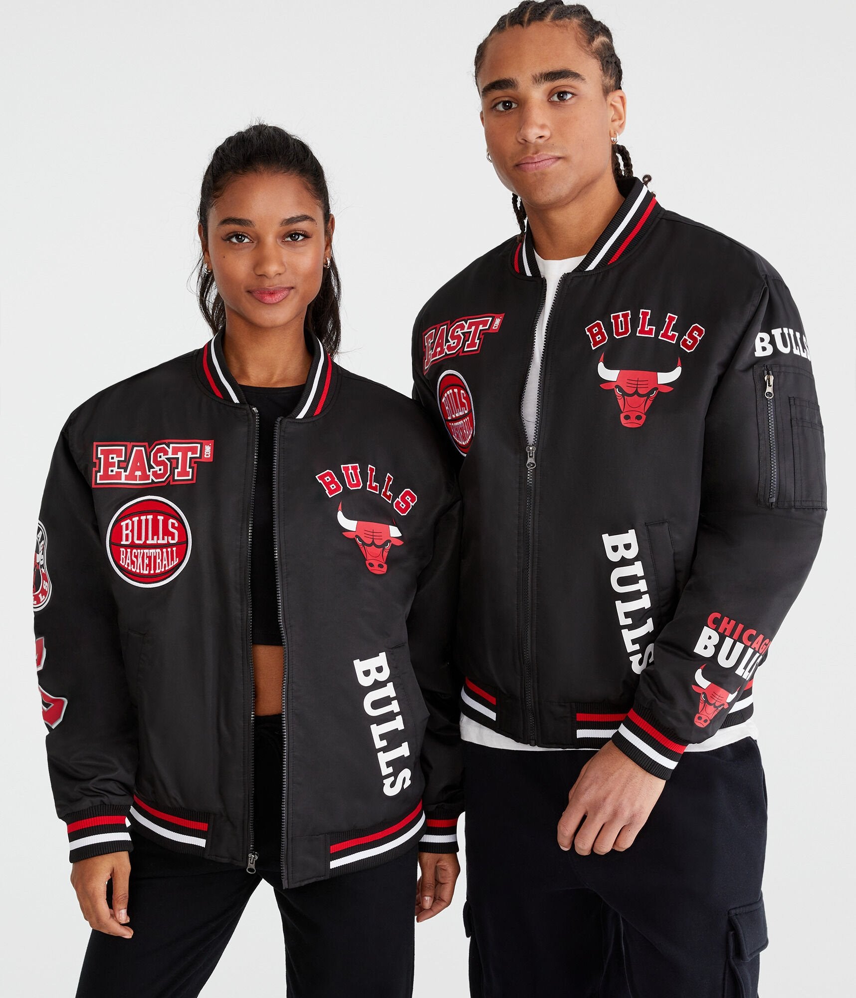 

Баскетбольная куртка-бомбер Aeropostale Chicago Bulls, черный
