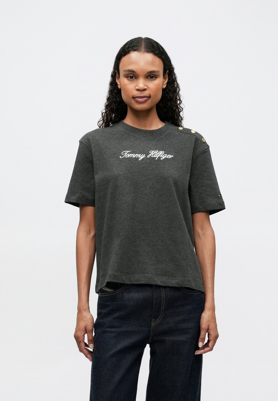 

Футболка Tommy Hilfiger SCRIPT TEE, Dark Grey Heather/Dark Grey, Серый, Футболка Tommy Hilfiger SCRIPT TEE, Dark Grey Heather/Dark Grey