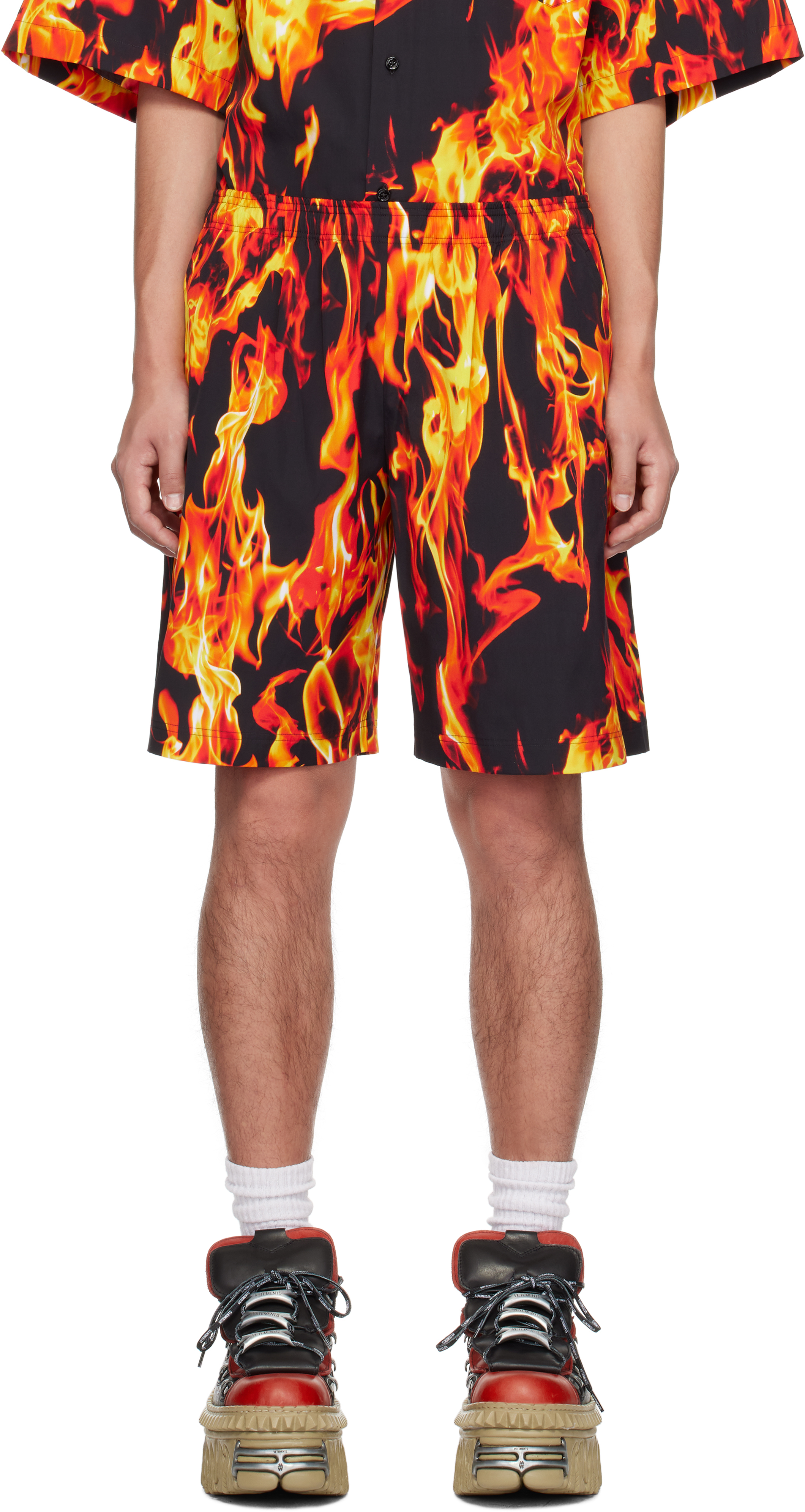 

Черно-оранжевые шорты Fire VETEMENTS