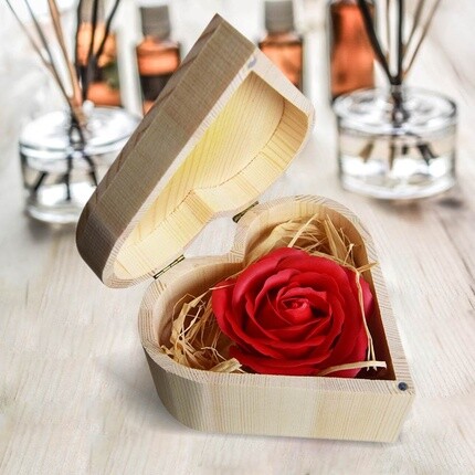 

Мыло Red Rose Heart Box - Подарочная коробка с красными банными розами, Mikamax