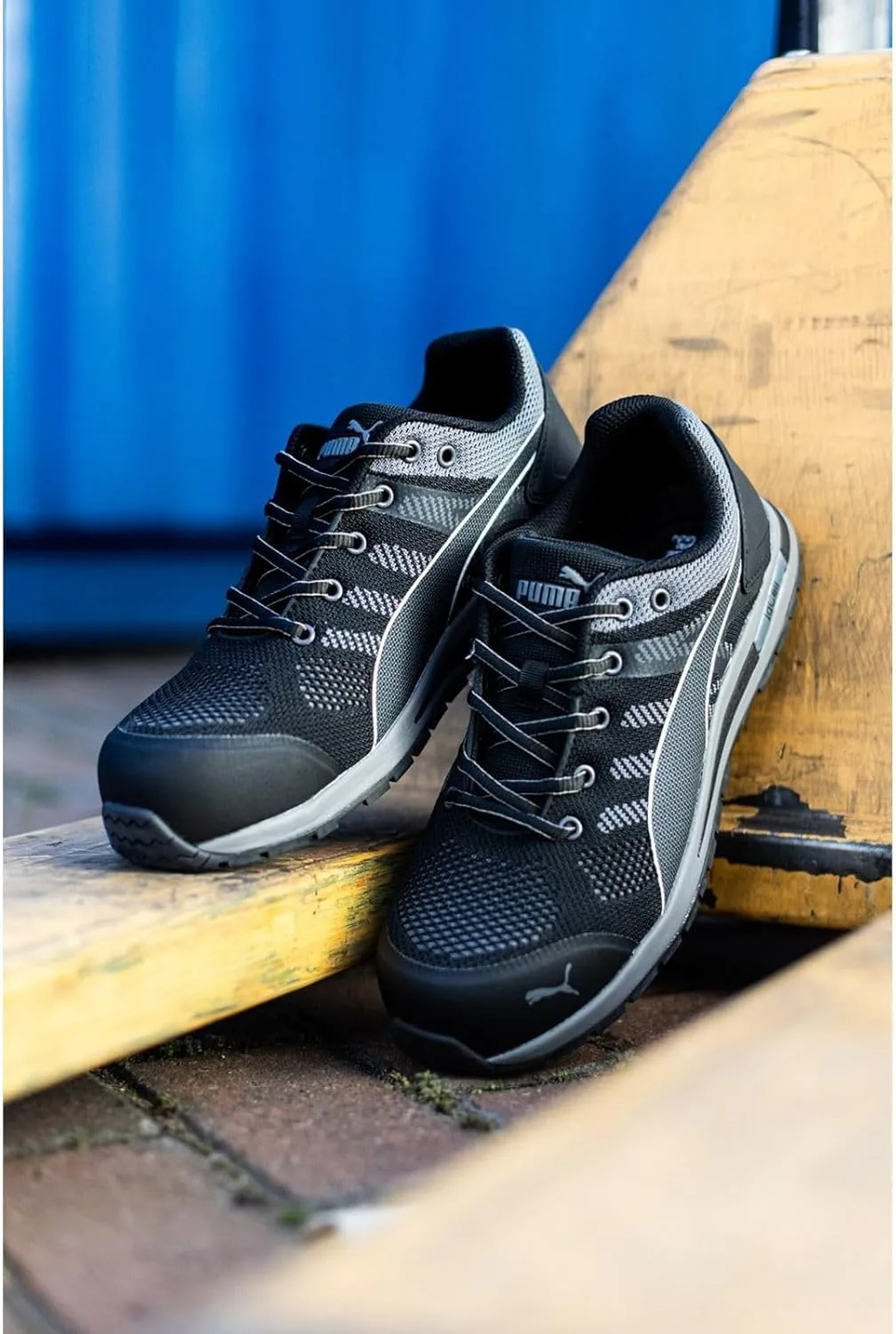 Низкие защитные ботинки Puma Safety Elevate Knit Low Work Shoe Safety Shoe S1P ESD HRO SRC с защитным колпачком. Стекловолоконные, низковольтные, тепловые, неметаллические. Мужские, черный/серый — фото 2