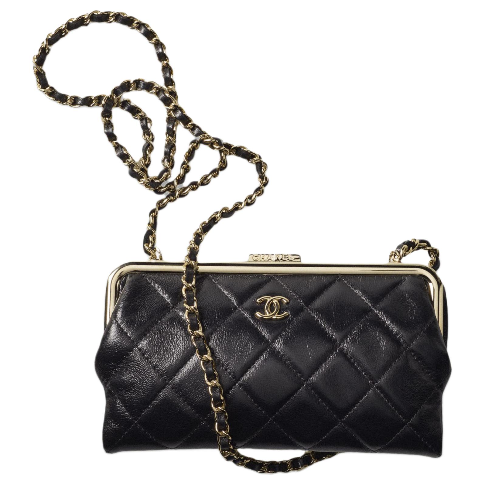 

CHANEL Женская черная клатч на одно плечо из овчины