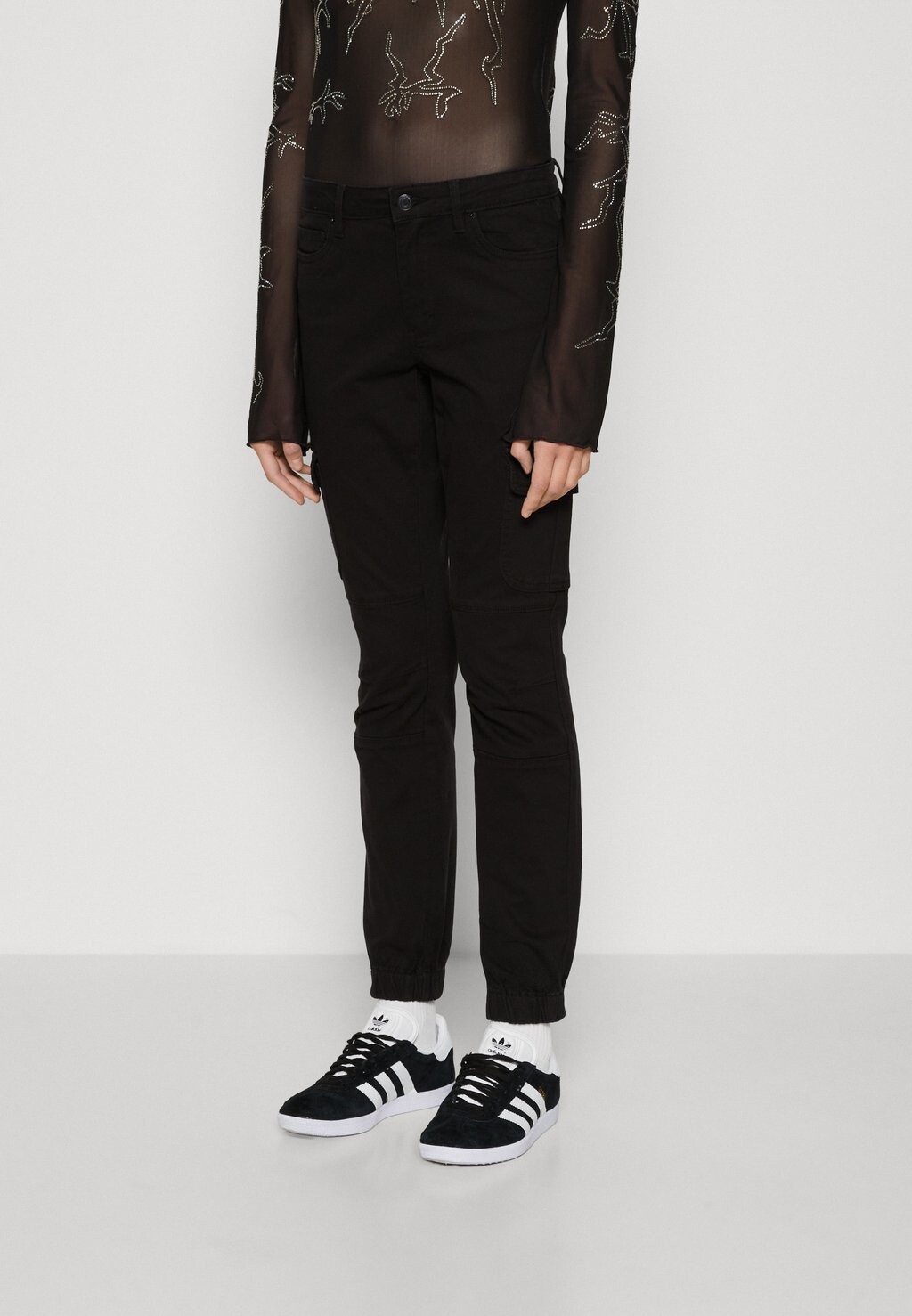 

Брюки карго Vero Moda, черный