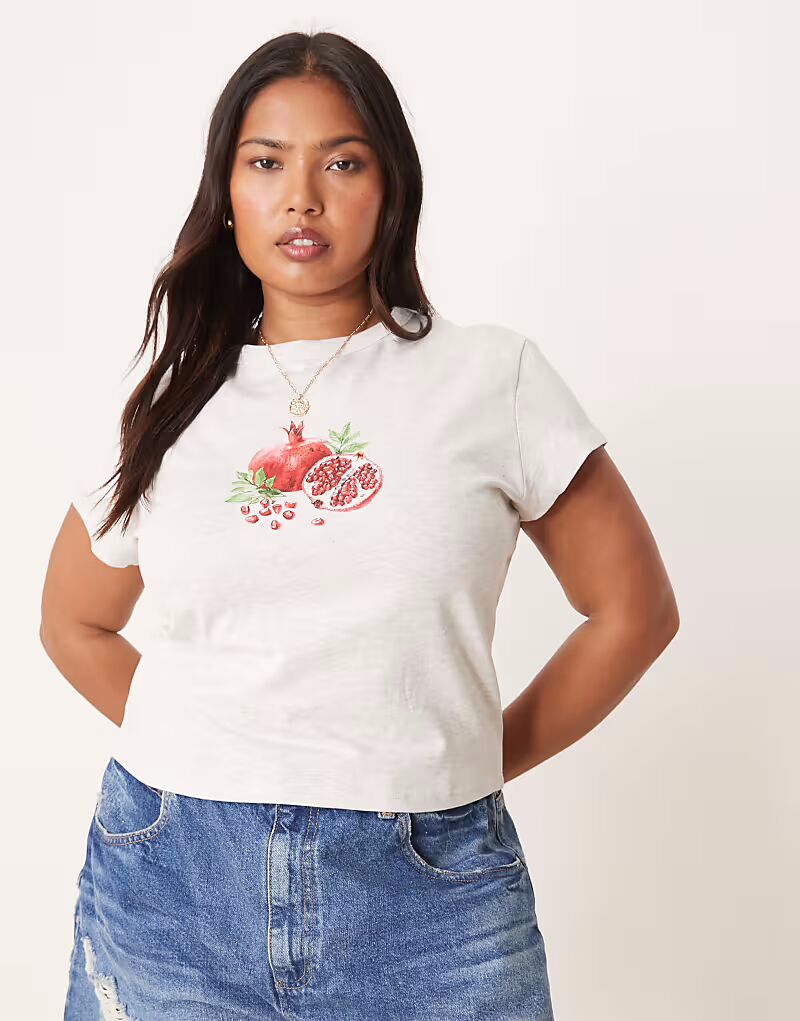 

Футболка Curve с изображением граната в цвете «ледяной меланж» Asos Curve