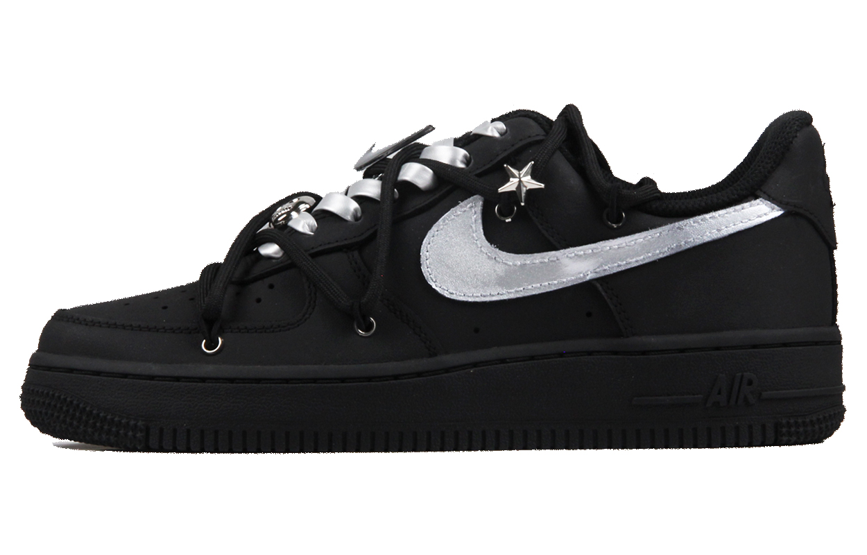 

Женские кроссовки для скейтбординга Nike Air Force 1, Black/Silver