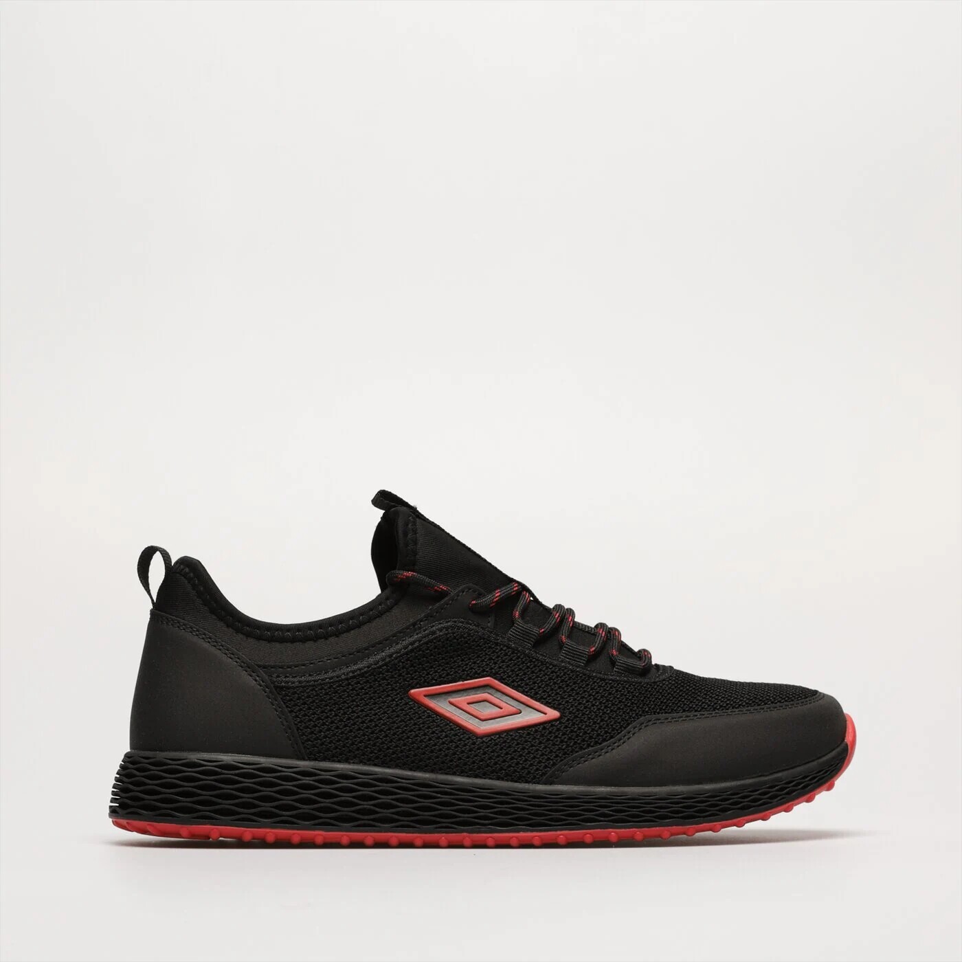 

Кроссовки Umbro Flash, черный / красный