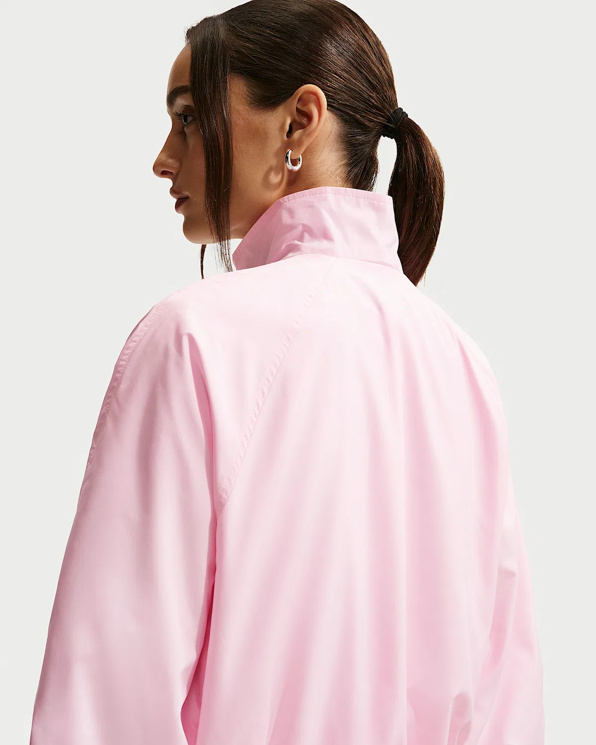 Женская оверсайз трековая куртка Nike Sportswear с защитой от УФ, Pink Foam/Sail — фото 2