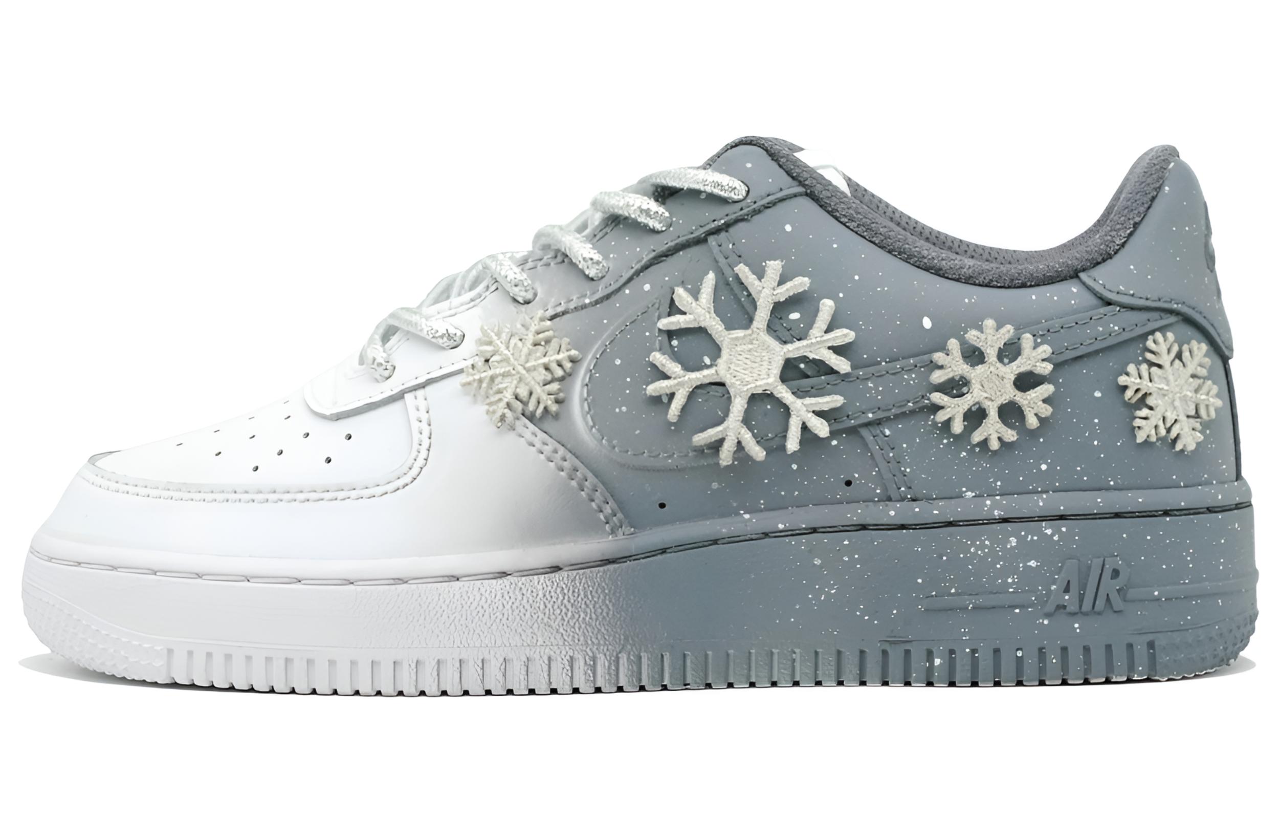 

Nike Air Force 1 Snowy Sky Voyage Кожаные устойчивые к истиранию и скольжению низкие кроссовки для скейтбординга Unisex бело-серые